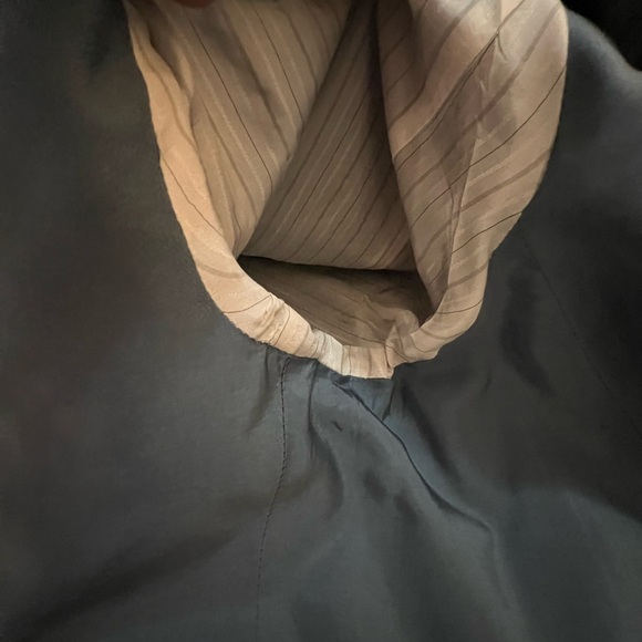 Hugo Boss men’s suit . Navy blue color with pin stripe. Jacket and pant - Picture 6 of 10